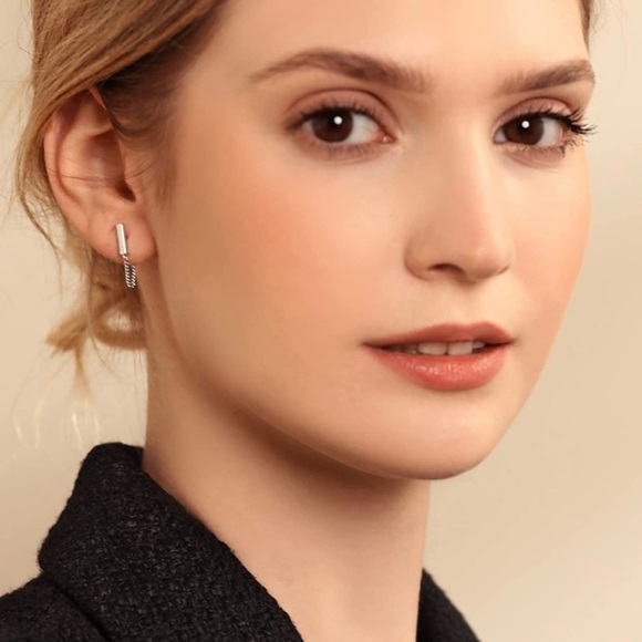 SILVER 18k White Gold Plated Bar Chain Linked Earrings - Picture 1 of 3